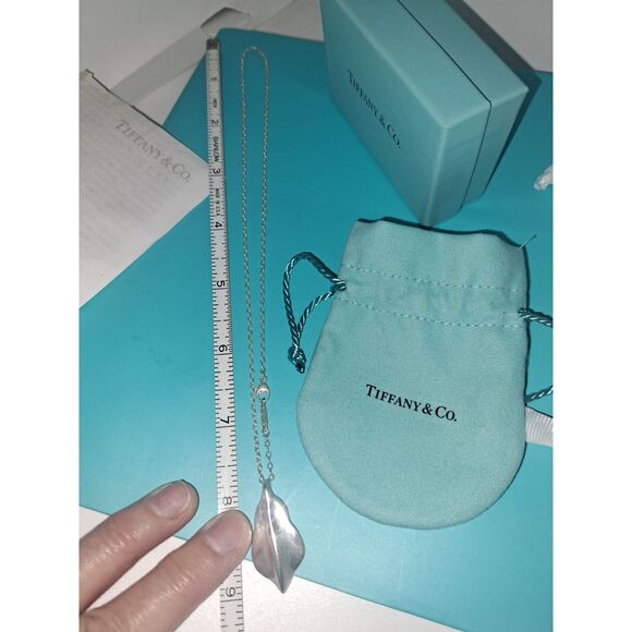 Rare Gorgeous Tiffany & Co. Sterling Silver Large Leaf Drop Pendant Necklace - Picture 3 of 6